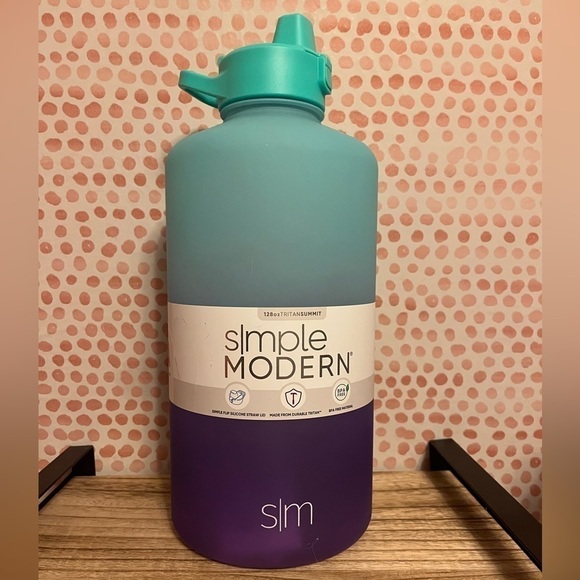 Simple Modern 1 Gallon 128 oz Water Bottle (1 Bottle) - Picture 3 of 9